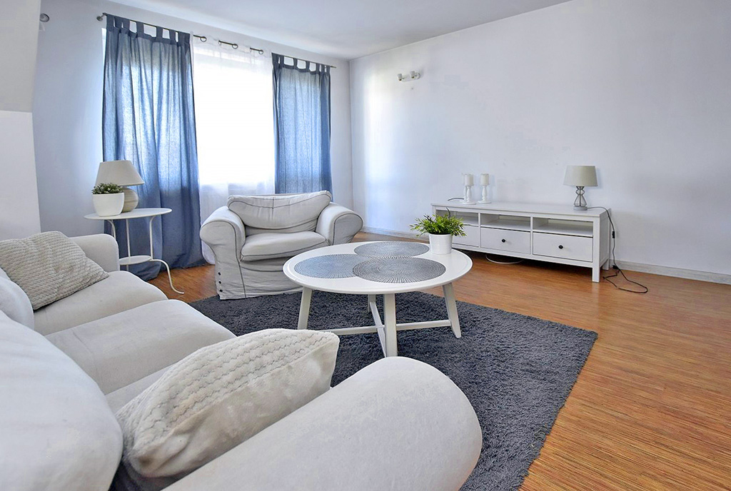 inne ujęcie pokoju dziennego w luksusowym apartamencie do wynajmu Inowrocław