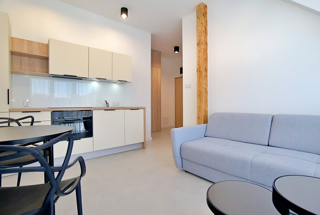 widok na jadalnię i kuchnię w luksusowym apartamencie od wynajmu Gorzów Wielkopolski