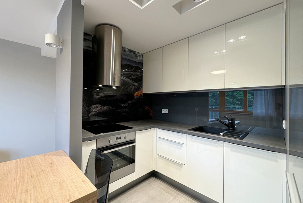 zabudowana kuchnia w luksusowym apartamencie do wynajmu Szczecin