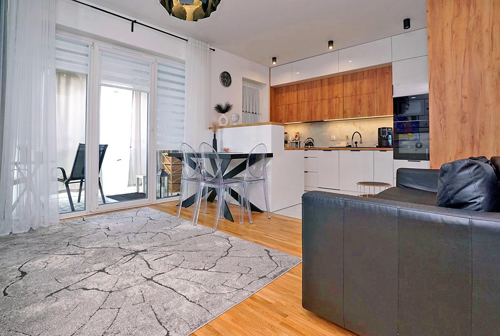 widok z salonu na aneks kuchenny w ekskluzywnym apartamencie do sprzedaży Piotrków Trybunalski