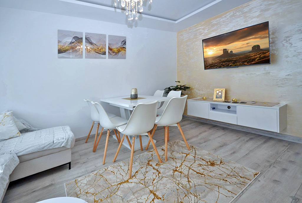 fragment salonu w ekskluzywnym apartamencie na wynajem Piotrków Trybunalski (okolice)