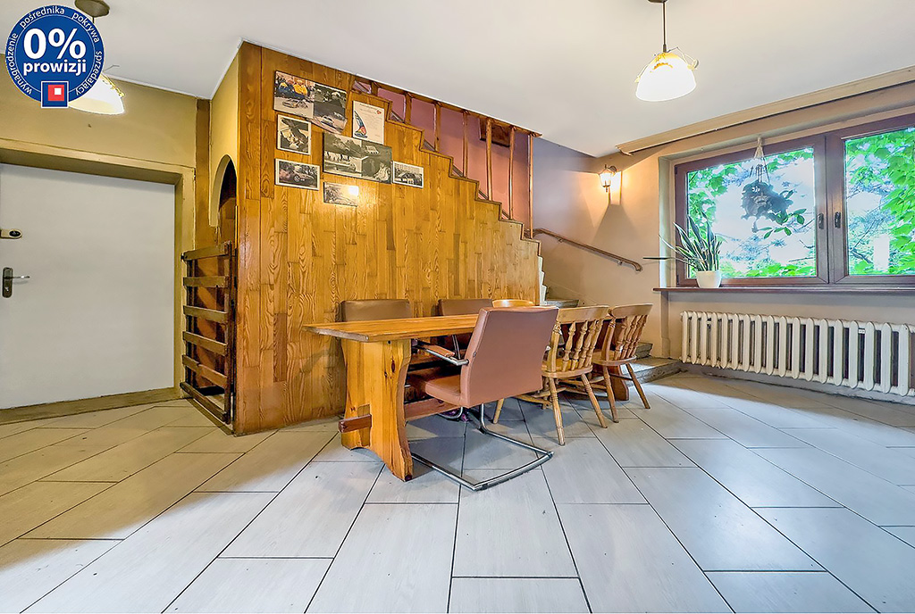 widok na jadalnię w luksusowym domu na sprzedaż Katowice (okolice)