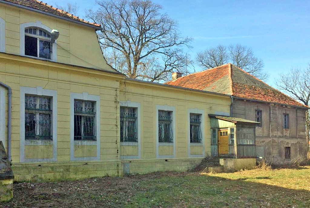 dodatkowe budynki przy ekskluzywnym pałacu na sprzedaż Wielkopolska