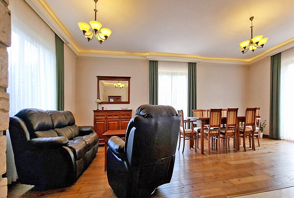 elegancki salon w luksusowej willi na sprzedaż Łódź (okolice)