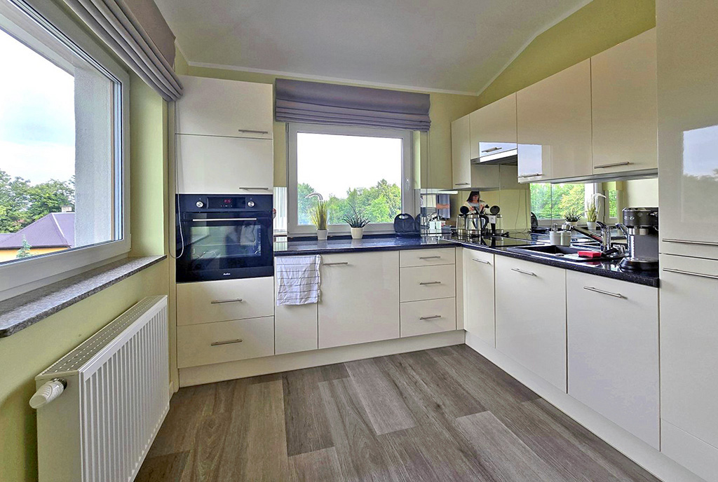 fragment kuchni w ekskluzywnej willi na sprzedaż Bielsko-Biała (okolice)