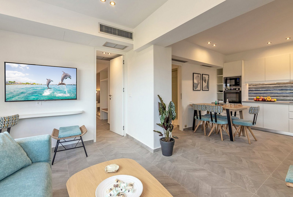 nowoczesne wnętrze salonu w ekskluzywnej willi do sprzedaży Grecja (Heraklion)