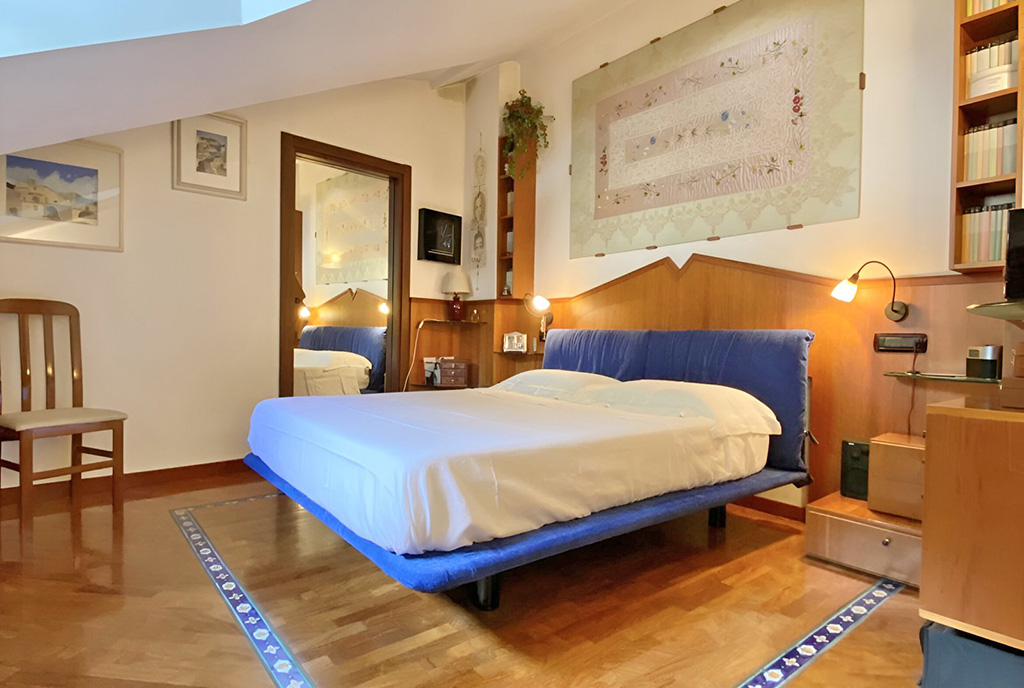 zaciszna sypialnia w ekskluzywnej willi na sprzedaż Włochy (Salerno)