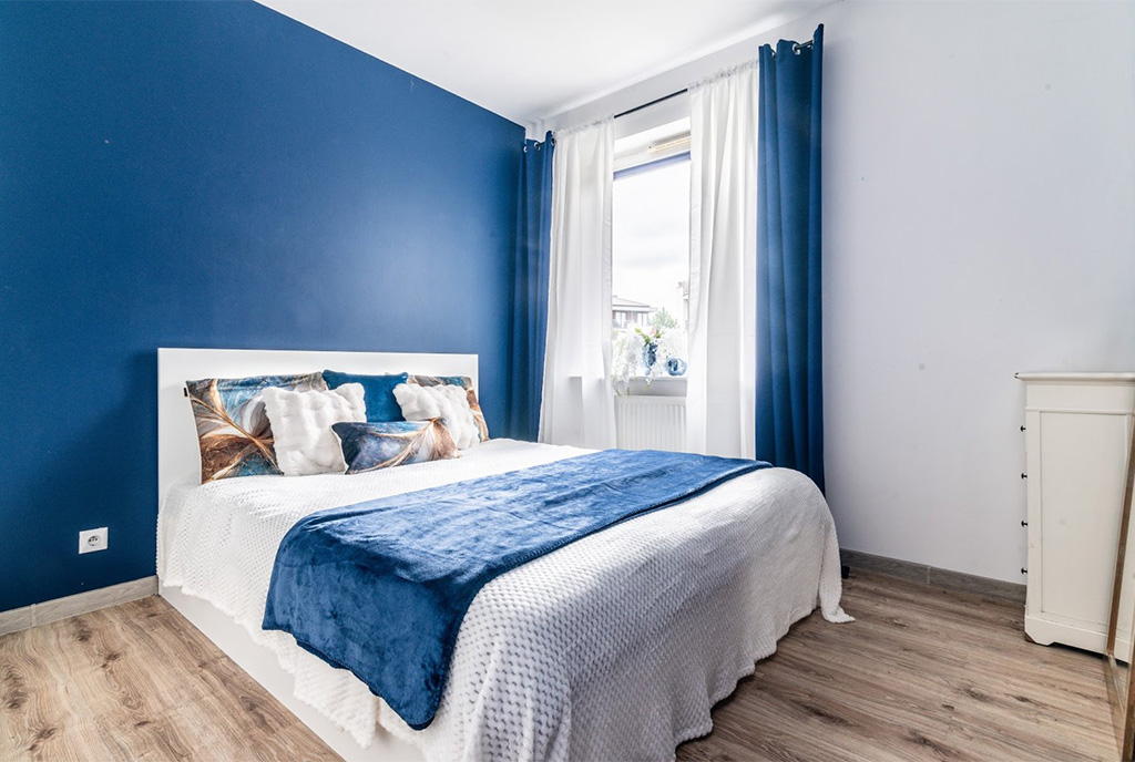 fragment sypialni w ekskluzywnym apartamencie na sprzedaż Gdynia (okolice)