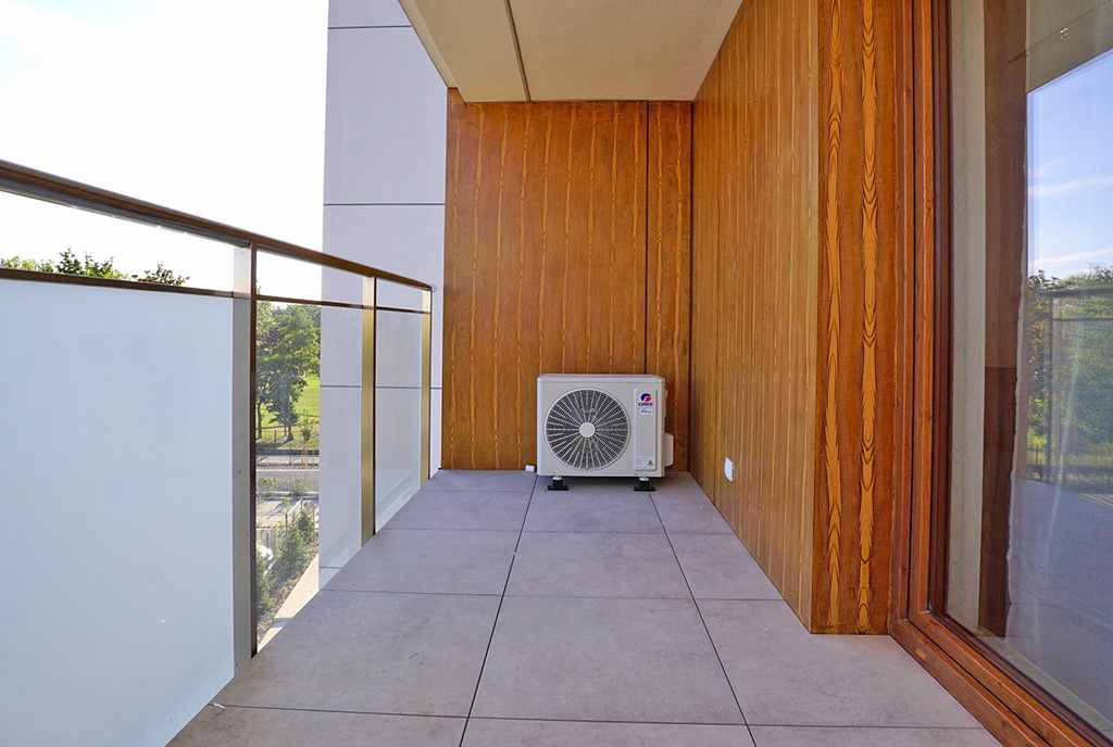 imponujący balkon przy ekskluzywnym apartamencie na sprzedaż Piotrków Trybunalski