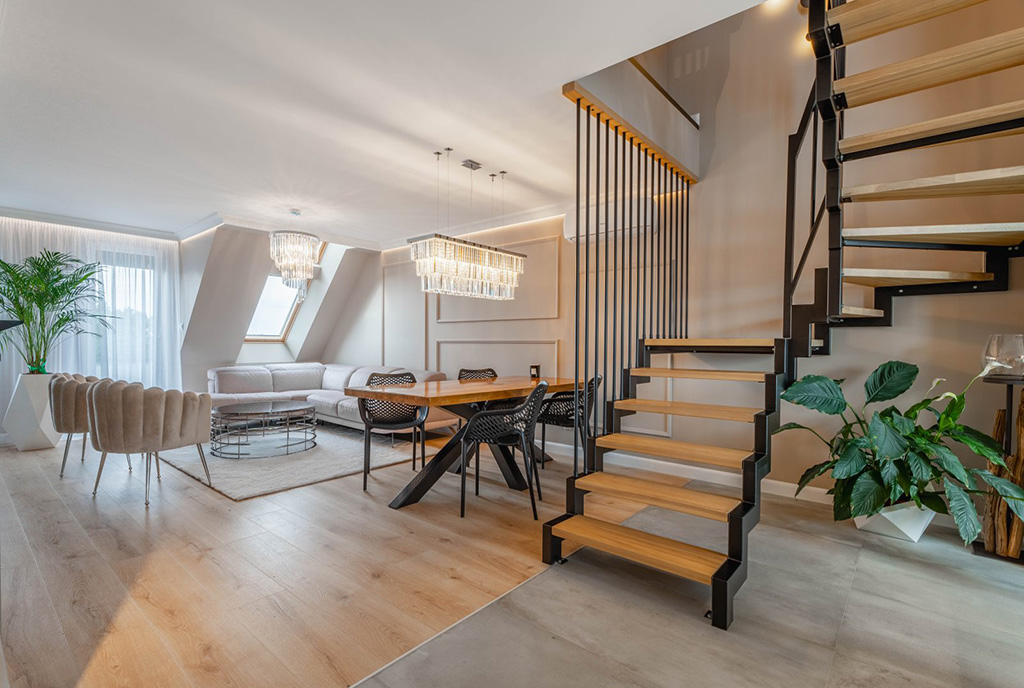 schody prowadzące na górny poziom luksusowego apartamentu na sprzedaż Szczecin