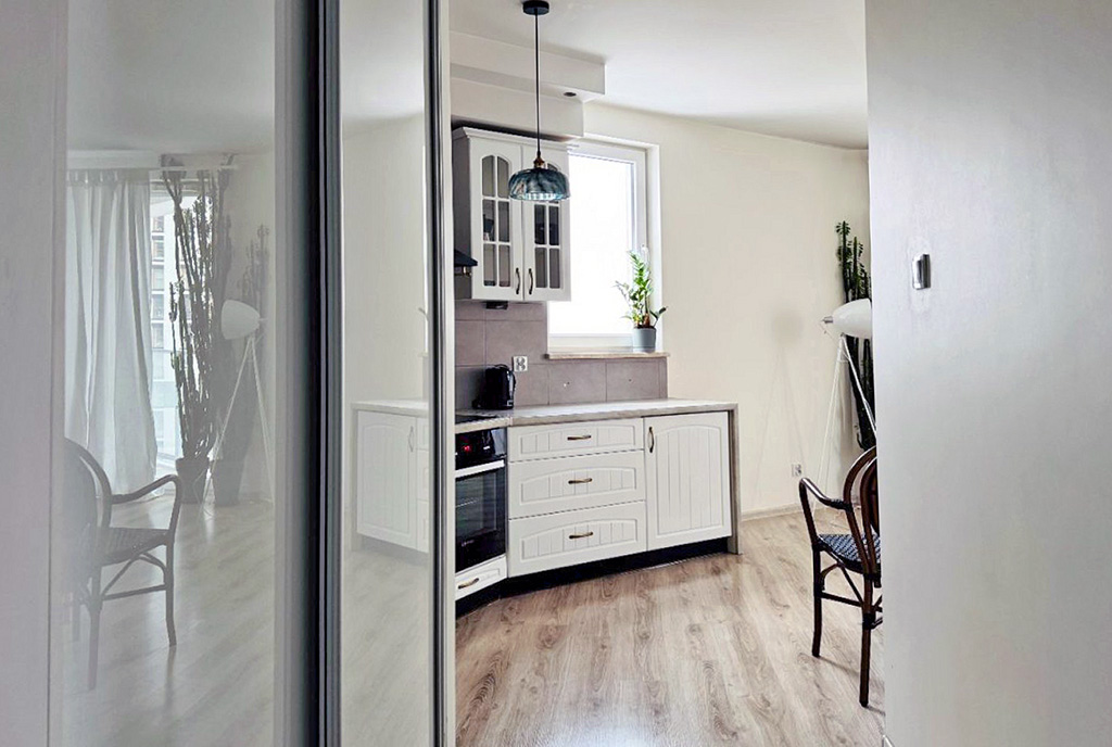 widok na kuchnię w luksusowym apartamencie na sprzedaż Warszawa