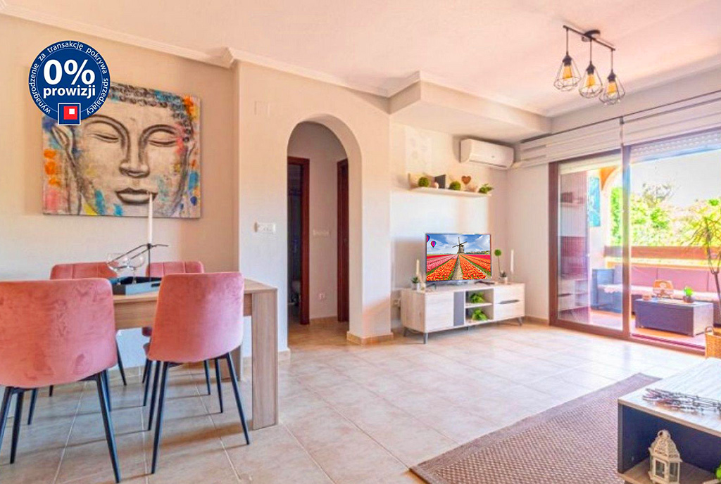 hiszpański styl wykończenia salonu w ekskluzywnym apartamencie do sprzedaży Hiszpania (Torrevieja)