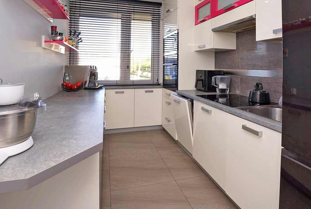 zabudowana kuchnia w ekskluzywnym apartamencie na sprzedaż Piotrków Trybunalski