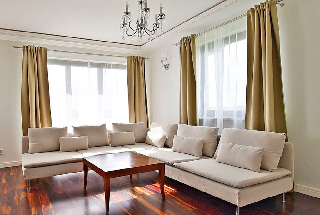 fragment pokoju dziennego w luksusowym apartamencie na sprzedaż Warszawa