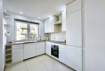 gustownie zaaranżowana kuchnia w ekskluzywnym apartamencie na sprzedaż Wrocław