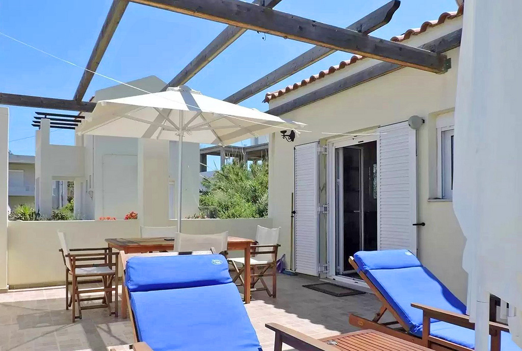 imponujący taras przy ekskluzywnym domu na sprzedaż Grecja (Kreta)