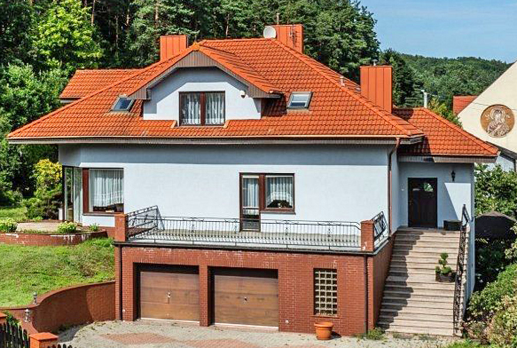 okazała bryła ekskluzywnej willi do sprzedaży Gdynia (okolice)