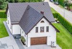 ujęcie z drona na dach luksusowej willi do sprzedaży Gdynia (okolice)
