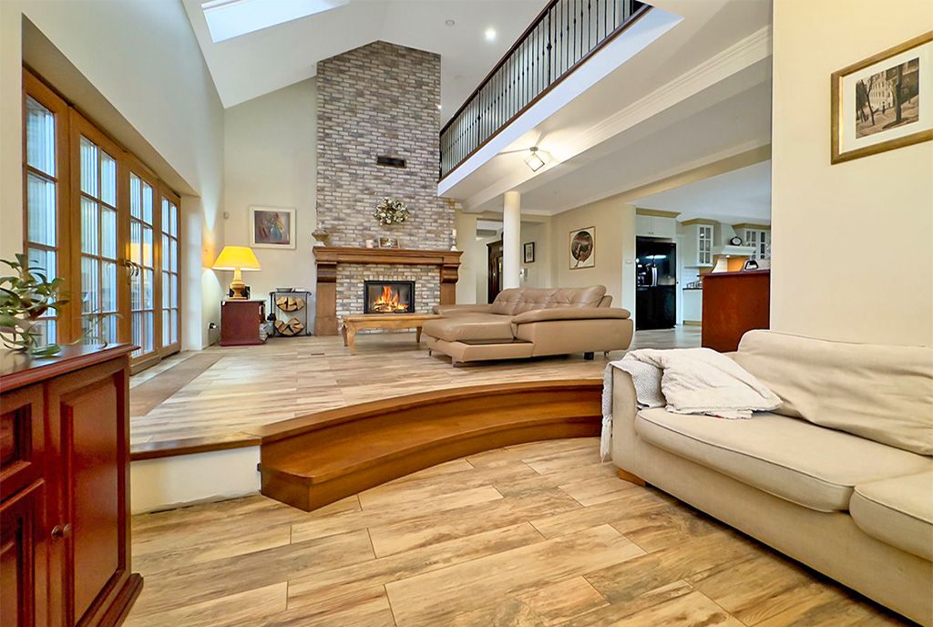 imponujący salon w luksusowej willi na sprzedaż Białystok (okolice)