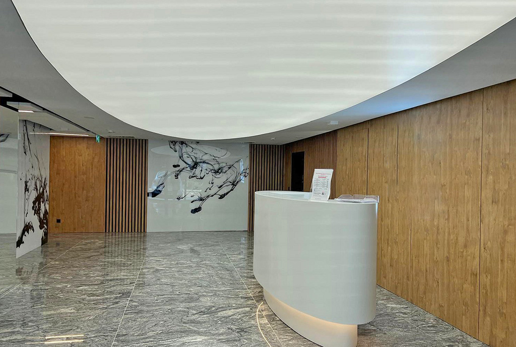 nowoczesne lobby prowadzące do luksusowego apartamentu na sprzedaż Katowice