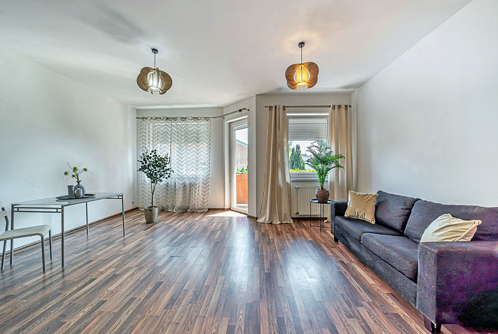 fragment pokoju dziennego w luksusowym apartamencie na sprzedaż Bolesławiec