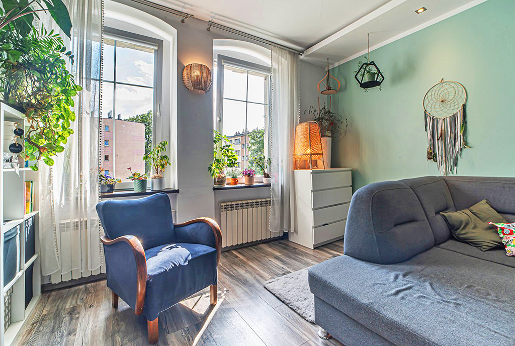 jeden z pokoi w luksusowym apartamencie na sprzedaż Bolesławiec