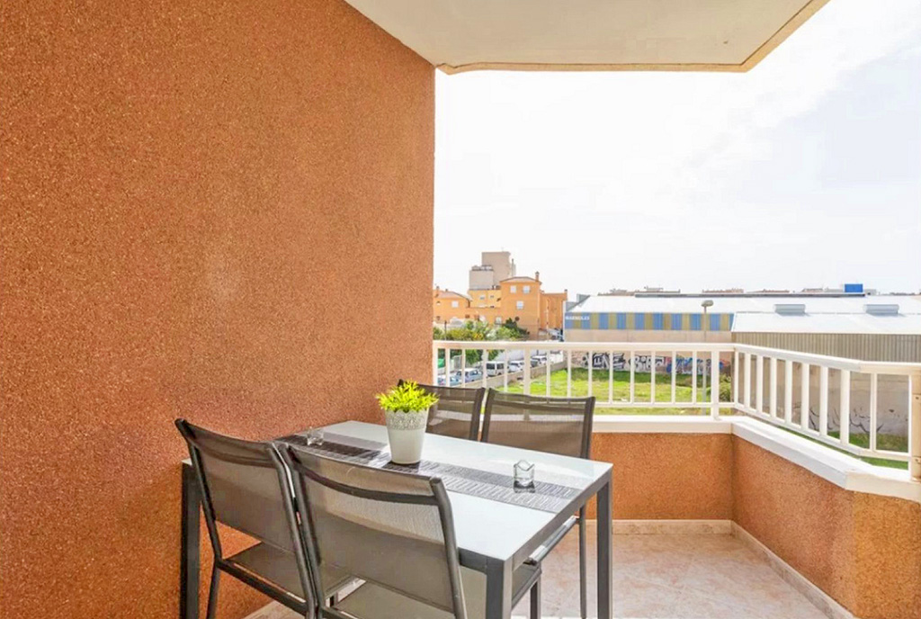 słoneczny balkon w luksusowym apartamencie na sprzedaż Hiszpania (Torrevieja)
