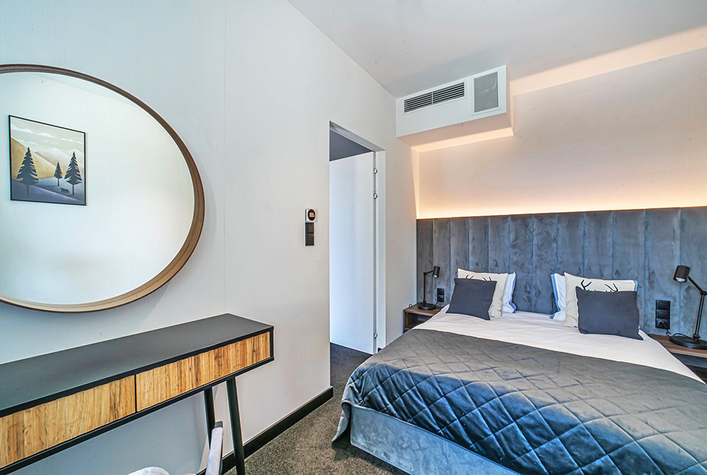 fragment sypialni w ekskluzywnym apartamencie na sprzedaż Jelenia Góra (okolice)