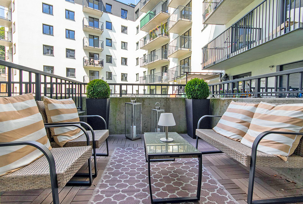 słoneczny taras przy ekskluzywnym apartamencie na sprzedaż Szczecin