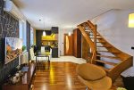 wytaorny pokój dzienny w ekskluzywnym apartamencie do sprzedaży Wrocław (okolice)