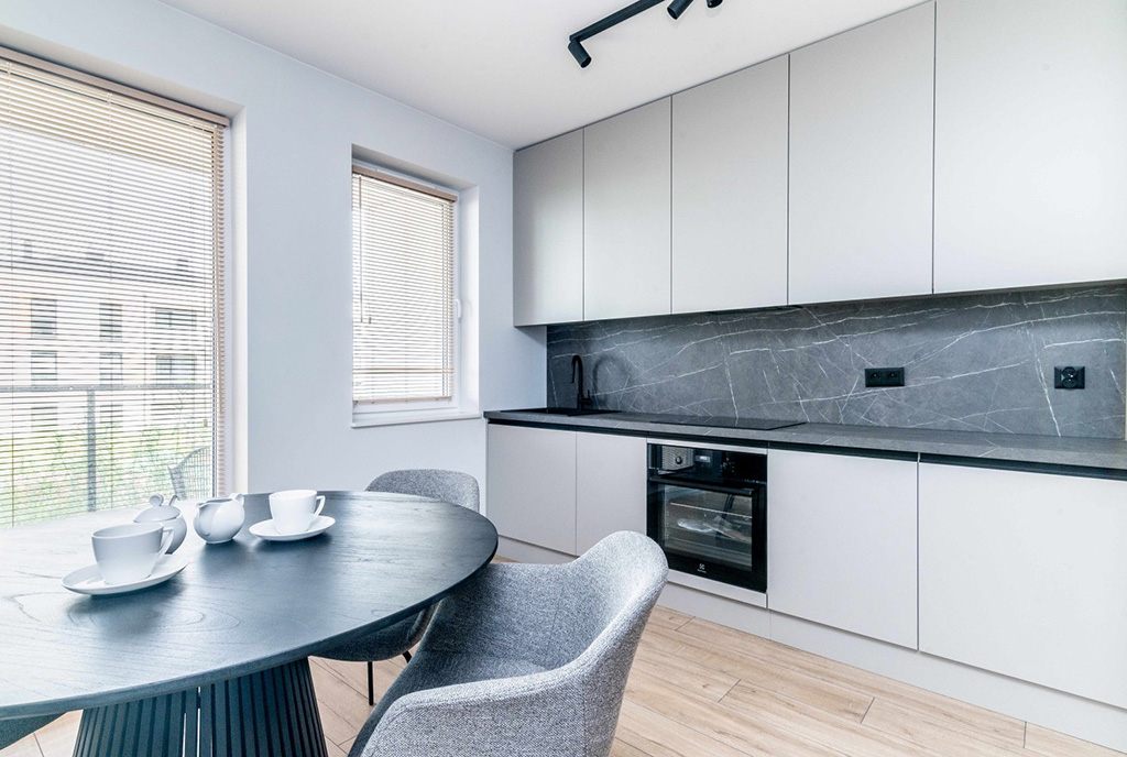 nowoczesna kuchnia w luksusowym apartamencie do wynajmu Gdynia (okolice)