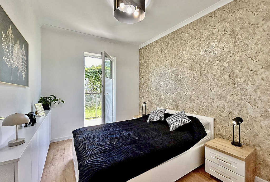 widok na sypialnię w luksusowym apartamencie na wynajem Słupsk
