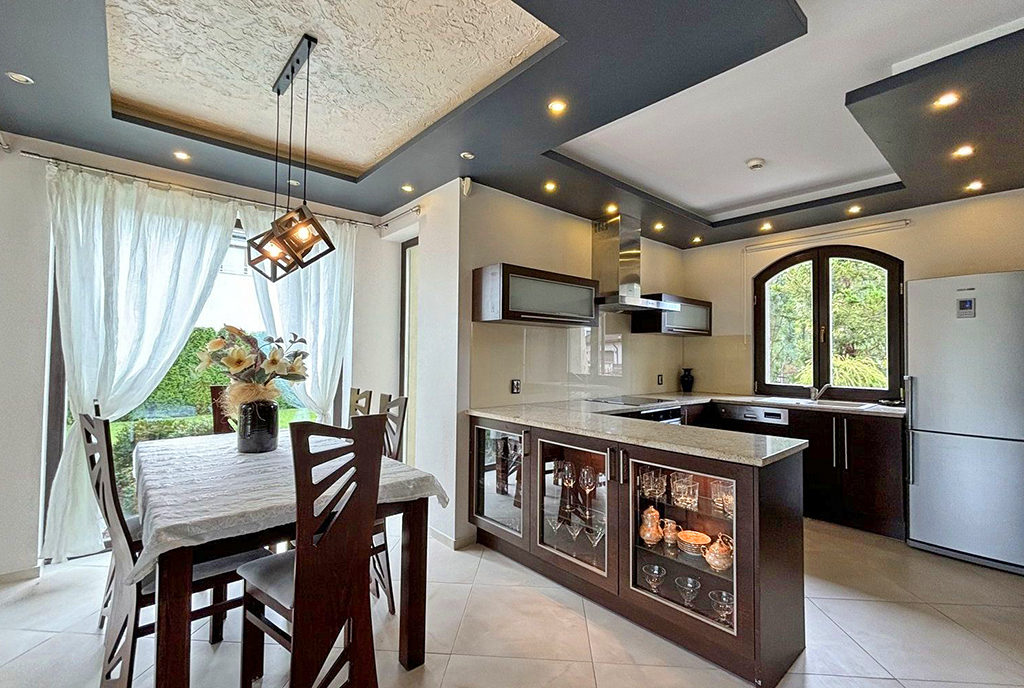 kameralna kuchnia w ekskluzywnej willi na wynajem Szczecin