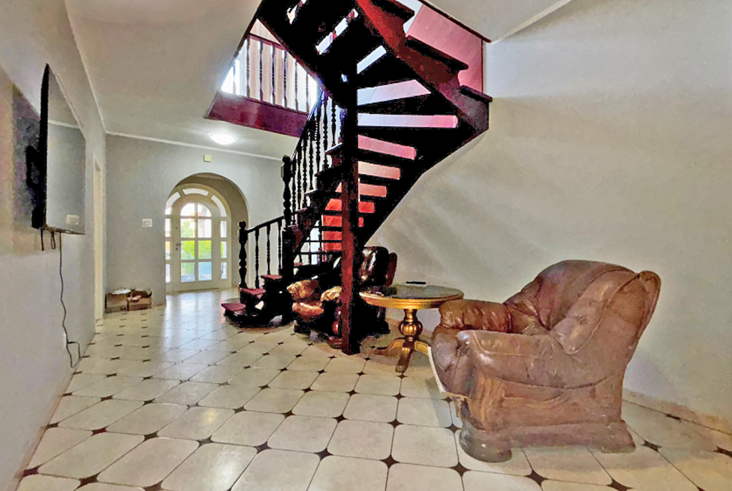 estetycznie wykończone wnętrze luksusowej willi do wynajmu nad morzem