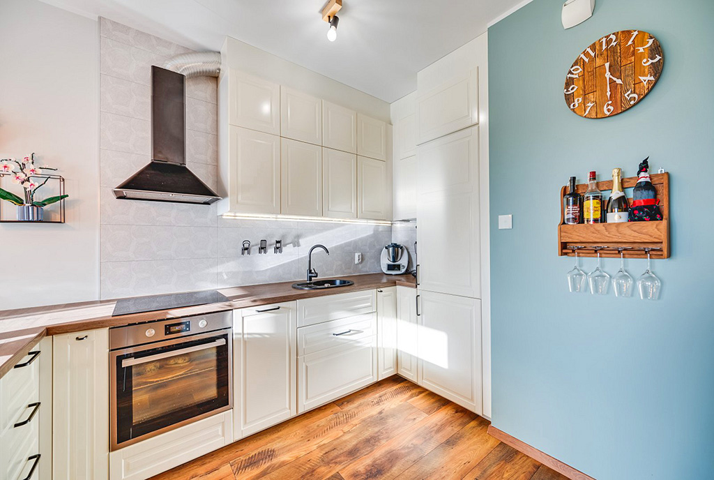 zbliżenie na kuchnię w luksusowym apartamencie na sprzedaż Gdańsk
