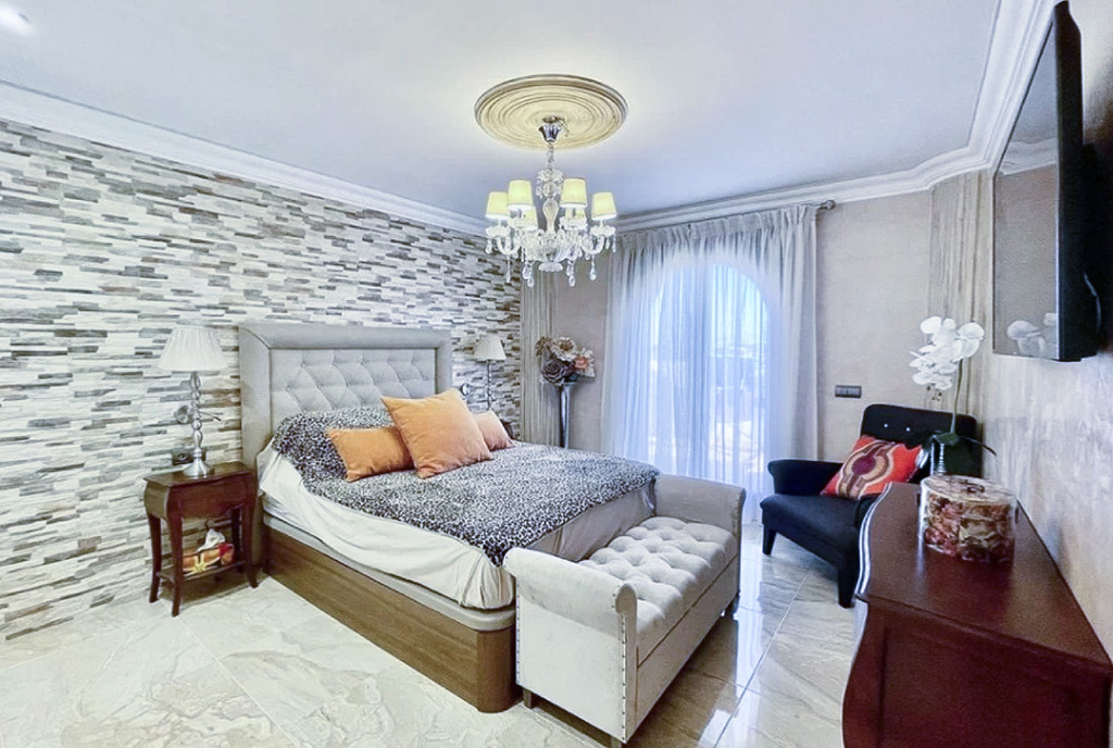 króelwska sypialnia w ekskluzywnym apartamencie na sprzedaż Hiszpania (Malaga Casares)