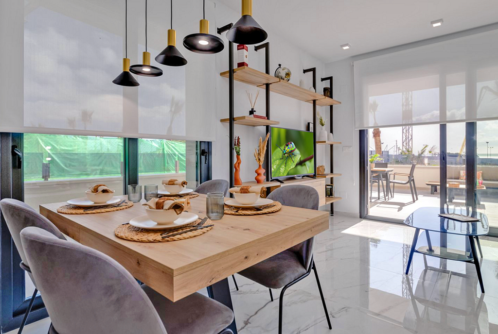 elegancka jadalnia w ekskluzywnym apartamencie na sprzedaż Hiszpania (Playa Flamenca Alicante)
