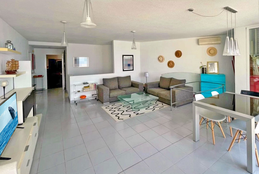 zaprojektowany w śródziemnomorskim stylu salon w ekskluzywnym apartamencie do sprzedaży Hiszpania (Alicante Benidorm)