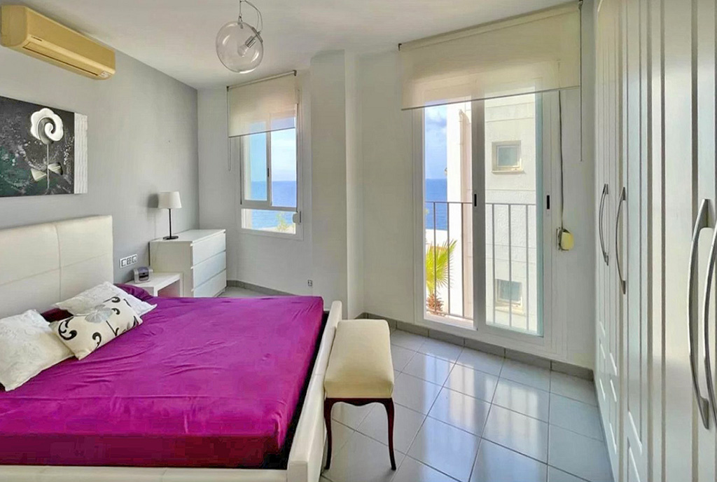 fragment jednego z pokoi w ekskluzywnym apartamencie na sprzedaż Hiszpania (Alicante Benidorm)