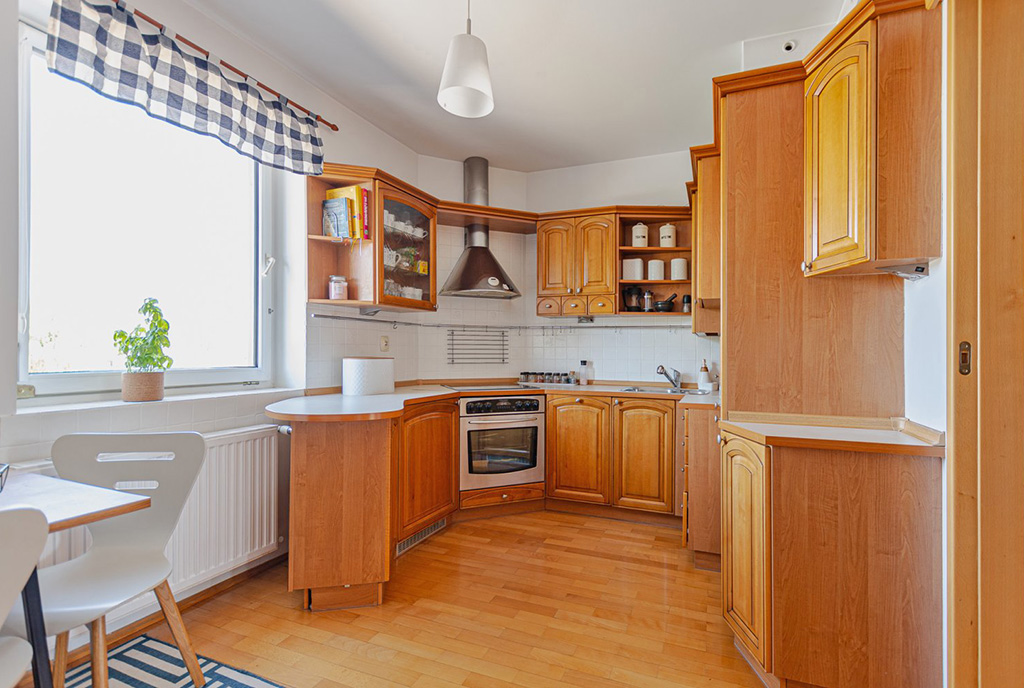imponująca aranżacja kuchni w luksusowym apartamencie na sprzedaż Poznań