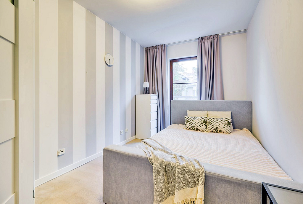 widok na sypialnię w luksusowym apartamencie na sprzedaż Sopot
