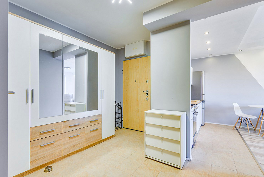 imponujący korytarz w ekskluzywnym apartamencie na wynajem Gdańsk (okolice)