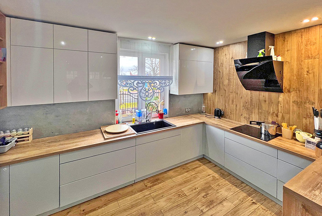 zaprojektowana zgodnie z najnowszymi trendami kuchnia w ekskluzywnym domu do sprzedaży Gorzów Wielkopolski (okolice)