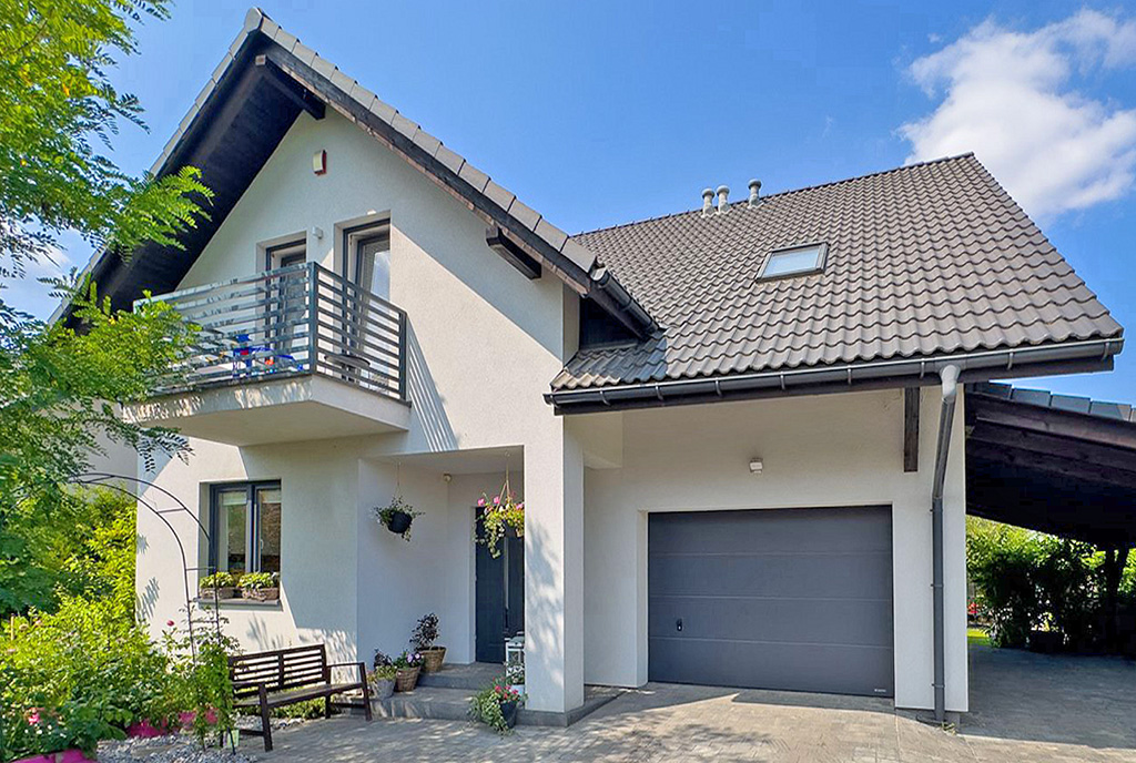 frontowa elewacja ekskluzywnej willi na sprzedaż Katowice (okolice)