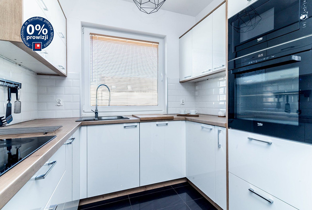 fragment kuchni w luksusowej willi na sprzedaż Gdynia (okolice)