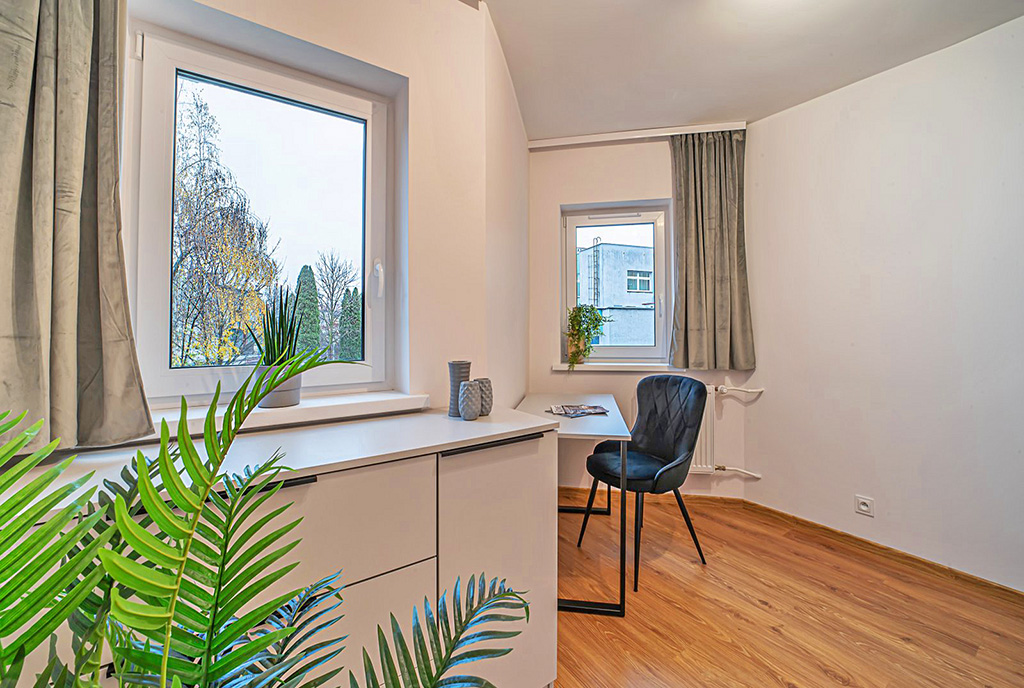 jedno z pomieszczeń wewnątrz ekskluzywnego apartamentu na sprzedaż Bolesławiec