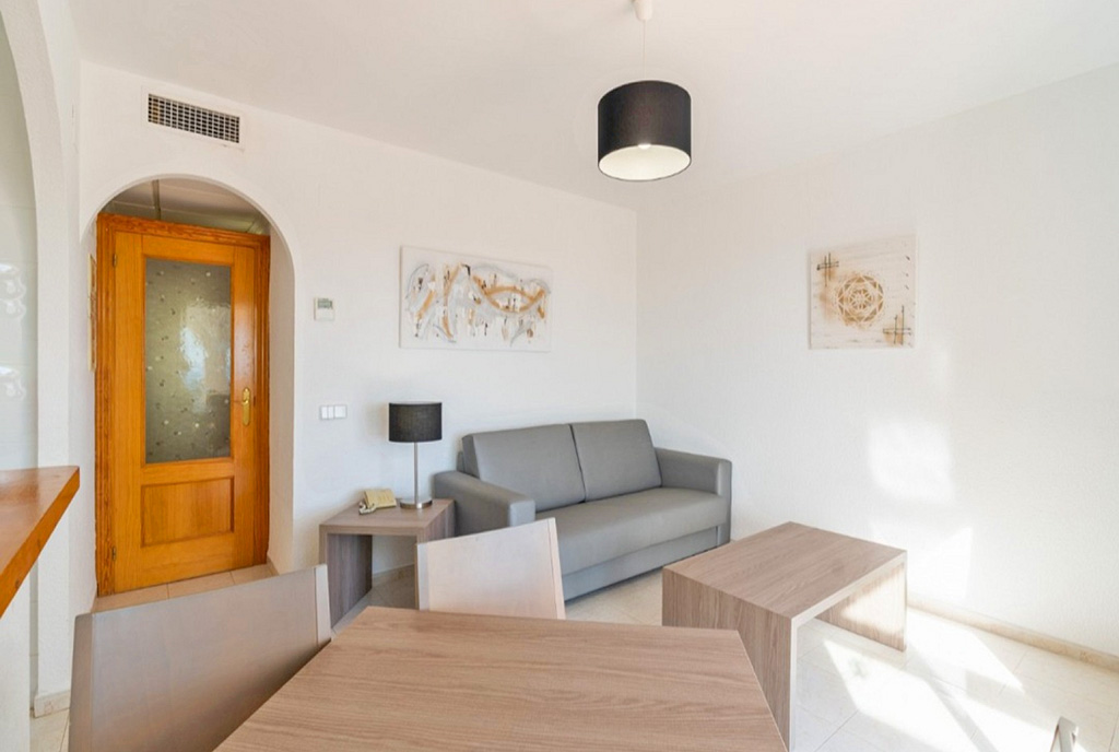 widok na jeden z komforotowych pokoi w luksusowym apartamencie na sprzedaż Hiszpania (Calpe)