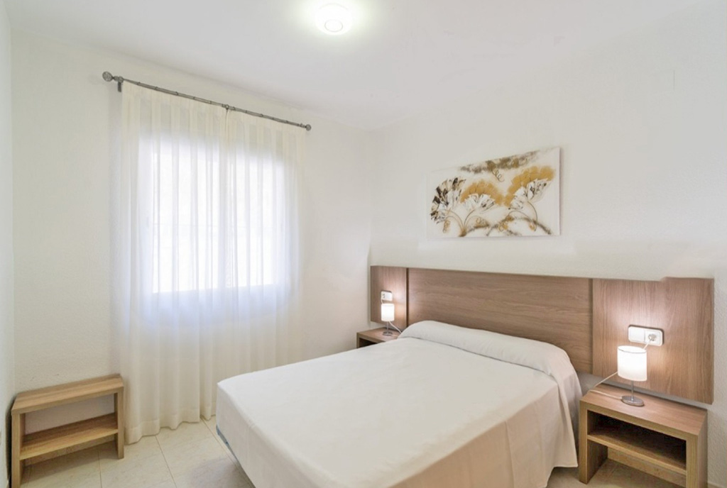 elegancka sypialnia w ekskluzywnym apartamencie na sprzedaż Hiszpania (Calpe)