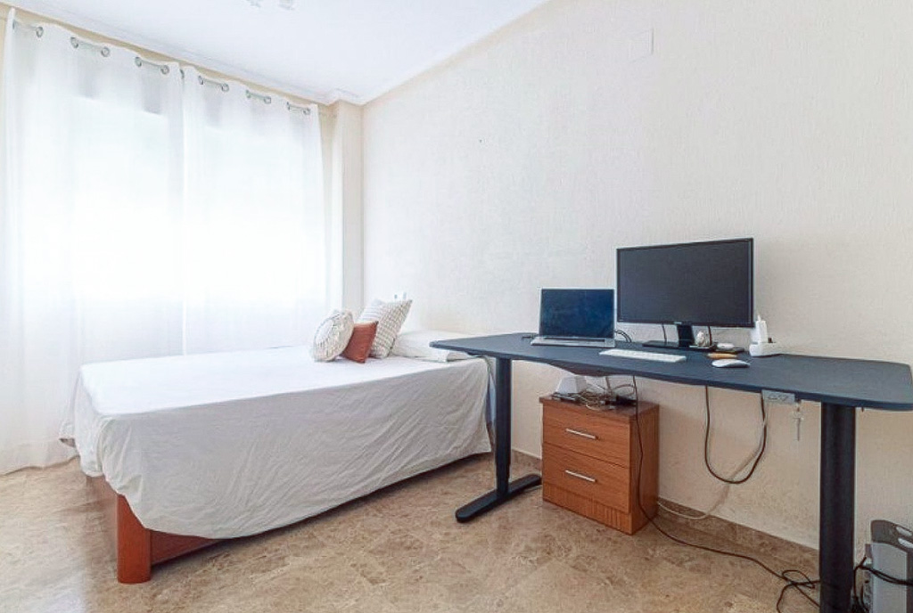gabinet albo sypialnia w ekskluzywnym apartamencie na sprzedaż Hiszpania (Campoamor Orihuela Costa)