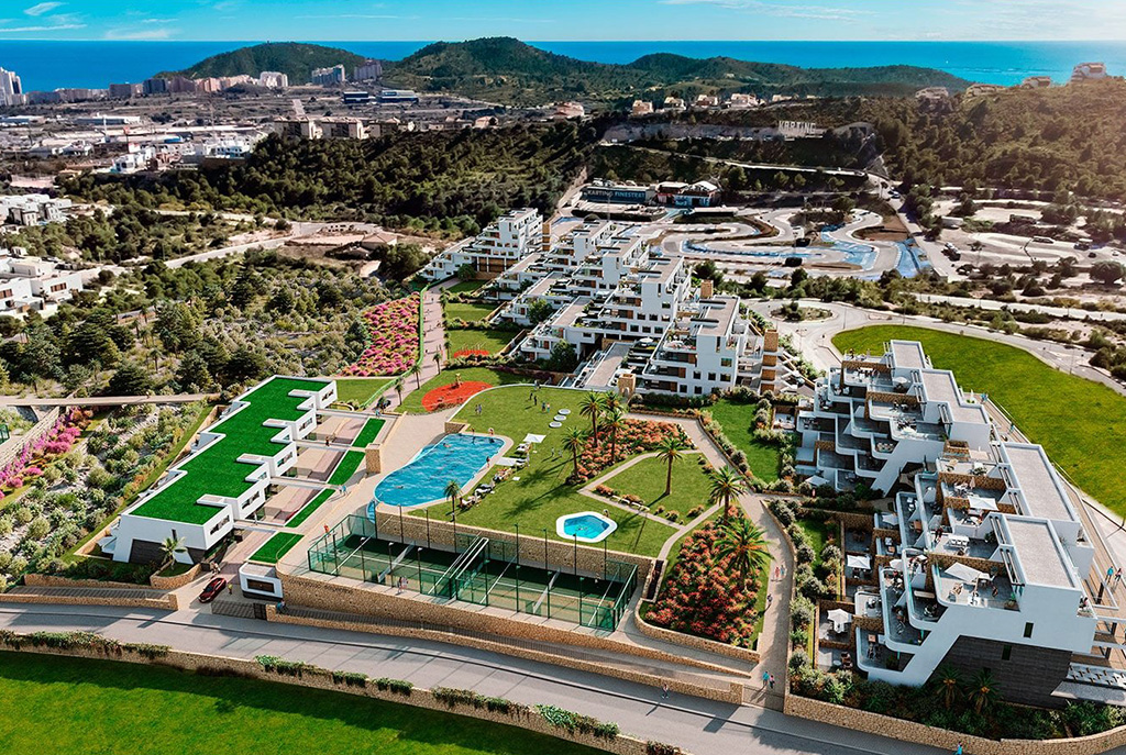 rzut z lotu ptaka pokazujacy całe osiedle, na którym znajduje się oferowany do sprzedaży luksusowy apartament Hiszpania (Finestrat)